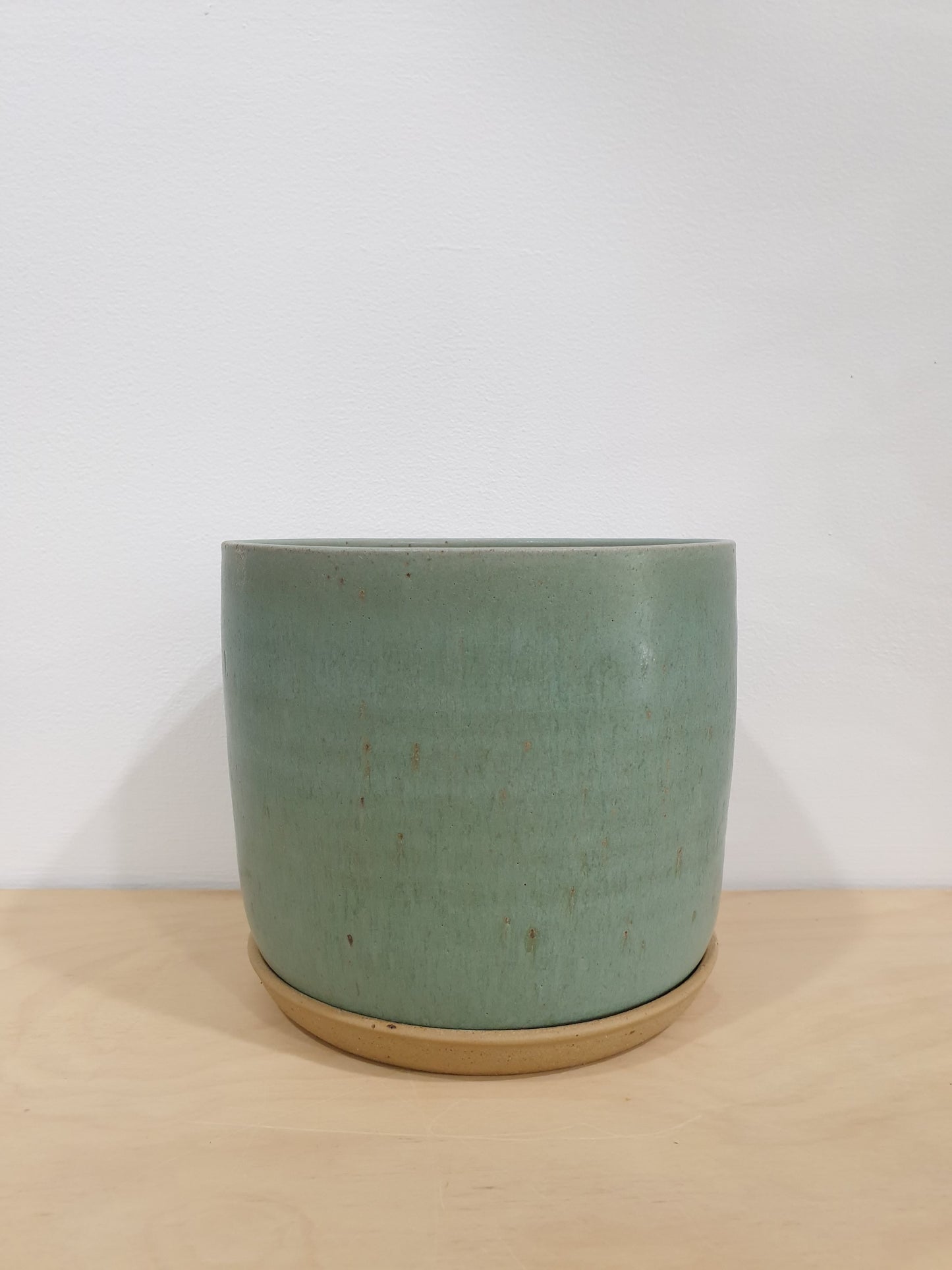 Garden Moss Stoneware Planter + Saucer Medium